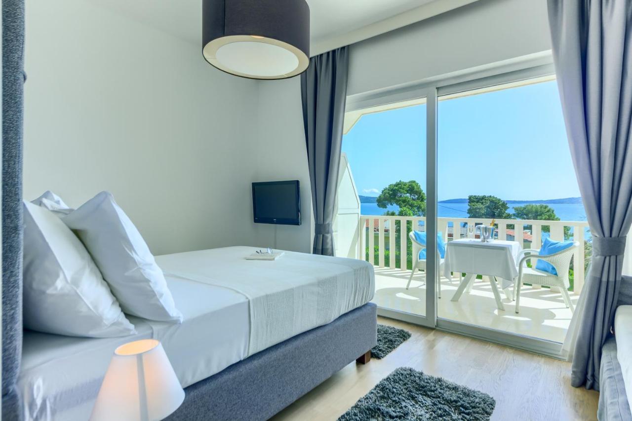 Hotel Riva Kastela With Swimming Pool Екстер'єр фото